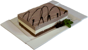 BANANOWIEC - Ciemny biszkopt przełożony puszystym karmelem bananowym i kremem czekoladowym.