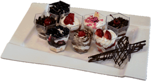 DESEREK - Warstwy kolorowych wielosmakowych mas ułożonych w przezroczystych pojemnikach.