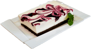 IMPRESJA - Ciemny biszkopt z nadzieniem jogurtowym i wiśniami w żelu.