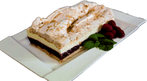 MALINOWA CHMURKA - Ciasto na kruchym spodzie z masą mascarpone i nadzieniem malinowym przykryte bezą.