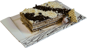 MARZENIE - Jasny biszkopt przełożony bitą śmietaną i toffi.