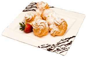 PTYSIE - Mini ptysie nadziewane bitą śmietaną obsypane z wierzchu cukrem pudrem.