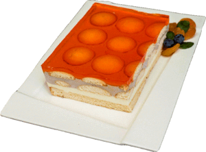 RAJSKIE - Jasny biszkopt z bitą śmietaną przełożony biszkopcikami i czekoladową bitą śmietaną zalaną brzoskwiniową galaretką.