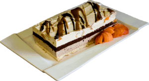 RUDA GRAŻYNA - Jasny biszkopt przełożony masą śmietankowo-czekoladową z mandarynkami i chrupkami wafelkowymi.