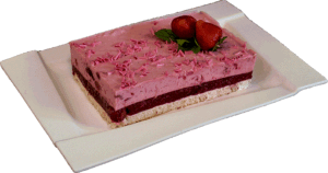 ŚMIETANOWIEC TRUSKAWKOWY - Jasny biszkopt przełożony warstwą śmietany zmiksowanej z truskawkami i galaretką truskawkową.